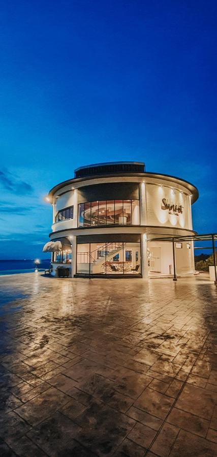 BW Suite Belitung Tanjung Pandan Eksteriør billede